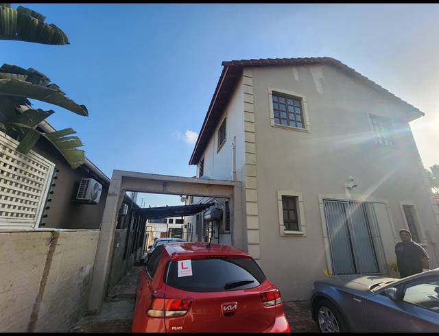 7 BEDROOM SECTIONAL TITLE FOR SALE IN MUSGRAVE